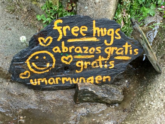 Free hugs on The Camino by Mocadeaux